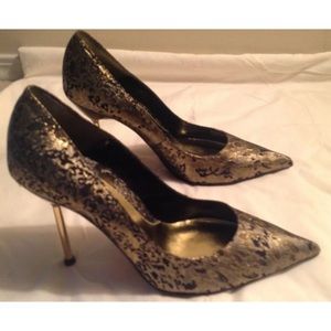 NWOB J.Renee Black and Gold Metallic Pumps Sz 8M